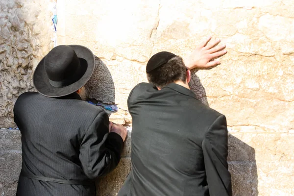 Jerusalém Israel Maio 2018 Desconhece Pessoas Orando Frente Muro Ocidental — Fotografia de Stock