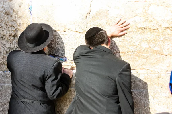 Jerozolimy Izrael Maja 2018 Niewiadomych Modlących Się Przodu Zachodniej Ściany — Zdjęcie stockowe