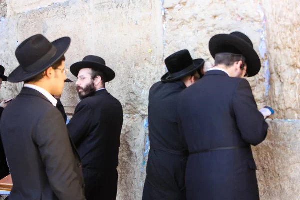 Иерусалим Израиль Май 2018 Неизвестные Молятся Перед Западной Стеной Старом — стоковое фото