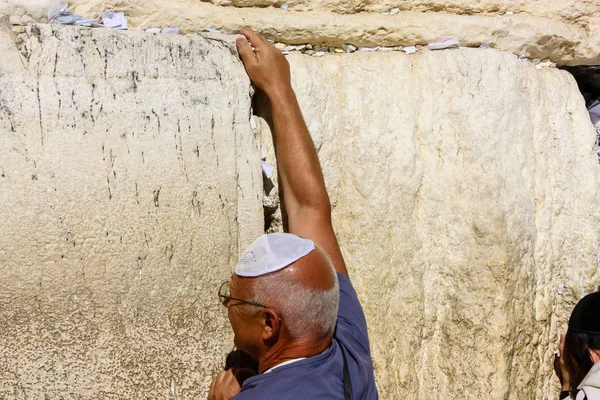 Jerusalén Israel Mayo 2018 Desconocidos Orando Frente Muro Occidental Ciudad — Foto de Stock