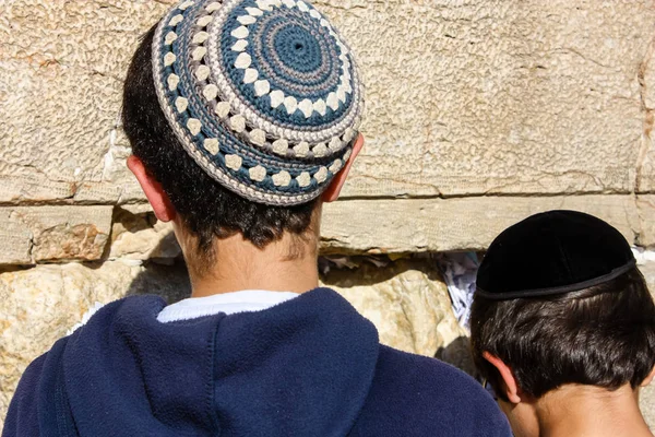 Jerusalén Israel Mayo 2018 Niños Desconocidos Rezando Frente Muro Occidental — Foto de Stock