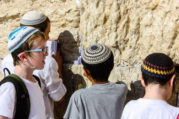 Jerusalem Israel May 2018 Unknowns Kids Praying Front Western Wall — Stock Photo, Image