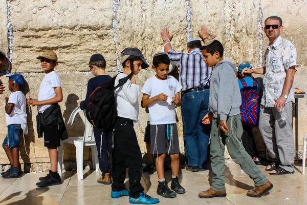 Jeruzalem Israël Mei 2018 Onbekenden Mensen Kinderen Bidden Voor Westelijke — Stockfoto