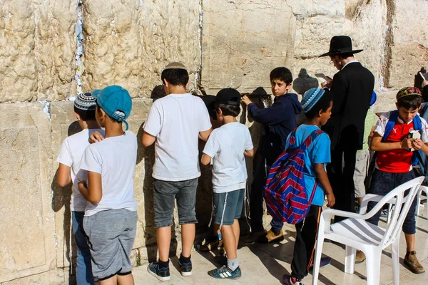 Gerusalemme Israele Maggio 2018 Inconosciute Persone Bambini Che Pregano Davanti — Foto Stock