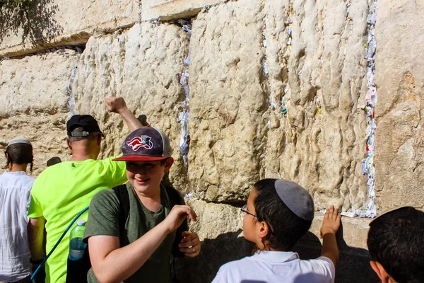 Jérusalem Israël Mai 2018 Des Inconnus Prient Devant Mur Occidental — Photo