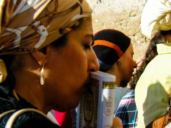 Jerusalén Israel Mayo 2018 Mujeres Desconocidas Rezando Frente Muro Occidental —  Fotos de Stock