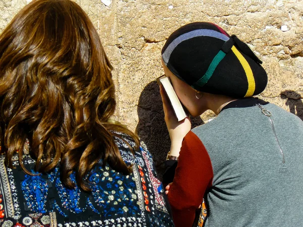 Jerusalém Israel Maio 2018 Mulheres Desconhecidas Orando Frente Muro Ocidental — Fotografia de Stock