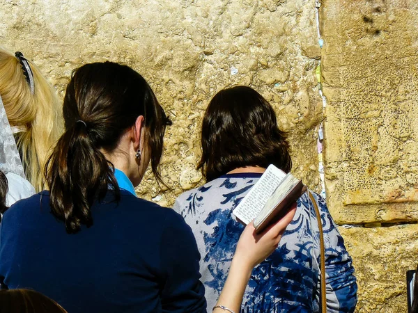 Jerusalém Israel Maio 2018 Mulheres Desconhecidas Orando Frente Muro Ocidental — Fotografia de Stock