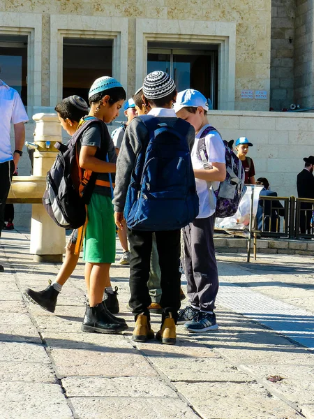 Jeruzalem Israël Mei 2018 Onbekende Kinderen Voor Publieke Fontein Het — Stockfoto