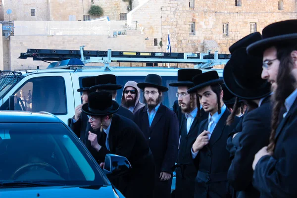 Jerusalem Israel May 2018 Unknown Religious People Accompanying Chief Rabbi — Stock Photo, Image