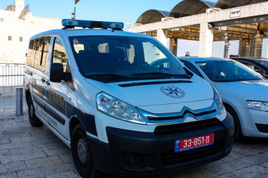Kudüs İsrail Kudüs'ün eski şehri Western Wall meydanında Park edilmiş araba 14 Mayıs 2018 polis