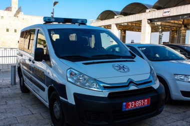 Kudüs İsrail Kudüs'ün eski şehri Western Wall meydanında Park edilmiş araba 14 Mayıs 2018 polis