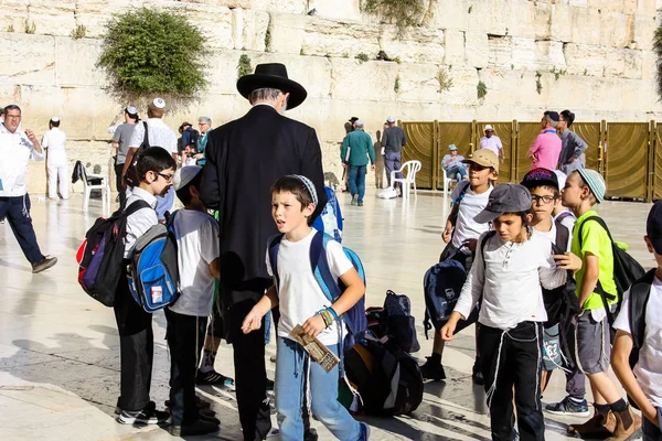 Jeruzalem Israël Mei 2018 Onbekende Religieuze Mensen Biedt Een Gift — Stockfoto