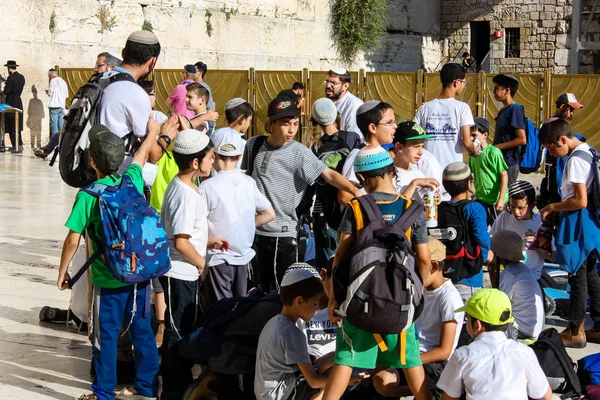 Jeruzalem Israël Mei 2018 Onbekenden Kinderen Permanent Voorzijde Westelijke Muur — Stockfoto