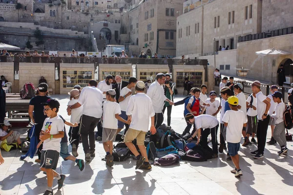 Jerusalén Israel Mayo 2018 Niños Desconocidos Bailando Frente Muro Occidental — Foto de Stock