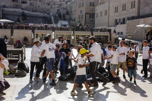 Jeruzalem Israël Mei 2018 Onbekenden Kinderen Dansen Voor Westelijke Muur — Stockfoto