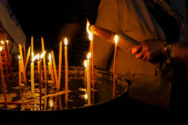 Verlichting Kaarsen Kerk Van Heilige Sepulchure Oude Stad Van Jeruzalem — Stockfoto