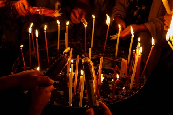 Encender Velas Iglesia Del Santo Sepulcro Ciudad Vieja Jerusalén — Foto de Stock