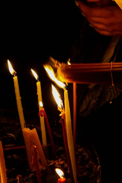 Encender Velas Iglesia Del Santo Sepulcro Ciudad Vieja Jerusalén —  Fotos de Stock