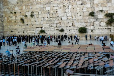 Jerusalem İsrail 17 Mayıs 2018 bilinmeyenli insanlar açık Western Wall Kudüs'ün eski şehri akşam dua