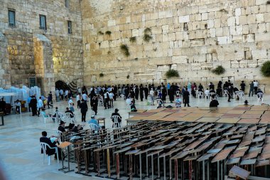 Jerusalem İsrail 17 Mayıs 2018 bilinmeyenli insanlar açık Western Wall Kudüs'ün eski şehri akşam dua