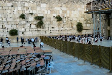Jerusalem İsrail 17 Mayıs 2018 bilinmeyenli insanlar açık Western Wall Kudüs'ün eski şehri akşam dua