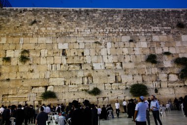 Jerusalem İsrail 17 Mayıs 2018 bilinmeyenli insanlar açık Western Wall Kudüs'ün eski şehri akşam dua