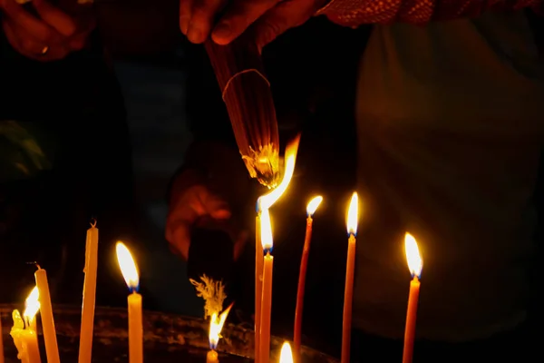 Verlichting Kaarsen Kerk Van Heilige Sepulchure Oude Stad Van Jeruzalem — Stockfoto