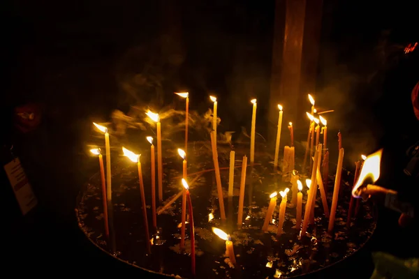 Encender Velas Iglesia Del Santo Sepulcro Ciudad Vieja Jerusalén —  Fotos de Stock