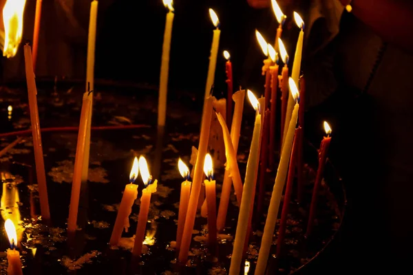 Iluminando Velas Igreja Santo Sepulcro Cidade Velha Jerusalém — Fotografia de Stock