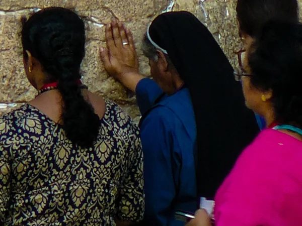 Jerusalén Israel Mayo 2018 Desconocidos Orando Frente Muro Occidental Ciudad — Foto de Stock