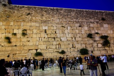 Jerusalem İsrail 17 Mayıs 2018 bilinmeyenli insanlar açık Western Wall Kudüs'ün eski şehri akşam dua
