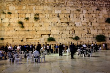 Jerusalem İsrail 17 Mayıs 2018 bilinmeyenli insanlar açık Western Wall Kudüs'ün eski şehri akşam dua