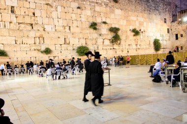 Jerusalem İsrail 17 Mayıs 2018 bilinmeyenli insanlar açık Western Wall Kudüs'ün eski şehri akşam dua