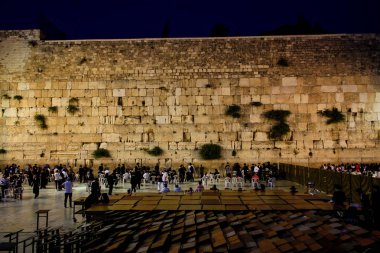 Jerusalem İsrail 17 Mayıs 2018 bilinmeyenli insanlar açık Western Wall Kudüs'ün eski şehri akşam dua