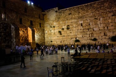 Jerusalem İsrail 17 Mayıs 2018 bilinmeyenli insanlar açık Western Wall Kudüs'ün eski şehri akşam dua