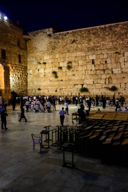 Jerusalem İsrail 17 Mayıs 2018 bilinmeyenli insanlar açık Western Wall Kudüs'ün eski şehri akşam dua