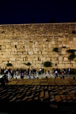 Jerusalem İsrail 17 Mayıs 2018 bilinmeyenli insanlar açık Western Wall Kudüs'ün eski şehri akşam dua
