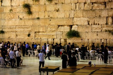 Jerusalem İsrail 17 Mayıs 2018 bilinmeyenli insanlar açık Western Wall Kudüs'ün eski şehri akşam dua