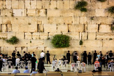 Jerusalem İsrail 17 Mayıs 2018 bilinmeyenli insanlar açık Western Wall Kudüs'ün eski şehri akşam dua