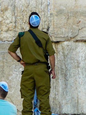 Jerusalem İsrail 17 Mayıs 2018 bilinmeyenli insanlar açık Western Wall Kudüs'ün eski şehri akşam dua