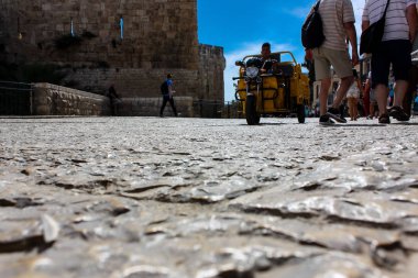 Kudüs İsrail 17 Mayıs 2018 bilinmeyen insanlar walkng Kudüs'ün eski şehri sokak görünümü