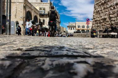 Kudüs İsrail 17 Mayıs 2018 bilinmeyen insanlar walkng Kudüs'ün eski şehri sokak görünümü