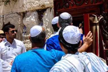 Kudüs İsrail 21 Mayıs 2018 bilinmeyenli insanlar ön Batı duvar eski Kudüs şehri ile dini bir tören görünümünü