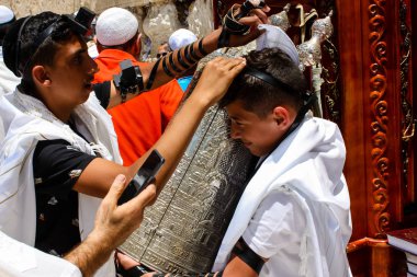 Kudüs İsrail 21 Mayıs 2018 bilinmeyenli insanlar ön Batı duvar eski Kudüs şehri ile dini bir tören görünümünü