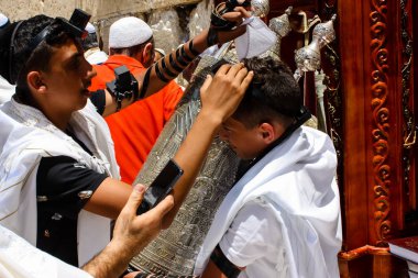 Kudüs İsrail 21 Mayıs 2018 bilinmeyenli insanlar ön Batı duvar eski Kudüs şehri ile dini bir tören görünümünü