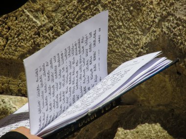 Kudüs İsrail 21 Mayıs 2018 görünümü bir bilinmeyen dini Ortodoks Yahudi Kudüs'ün eski şehri batı duvarı önünde dua