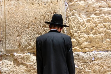 Kudüs İsrail 21 Mayıs 2018 görünümü bir bilinmeyen dini Ortodoks Yahudi Kudüs'ün eski şehri batı duvarı önünde dua