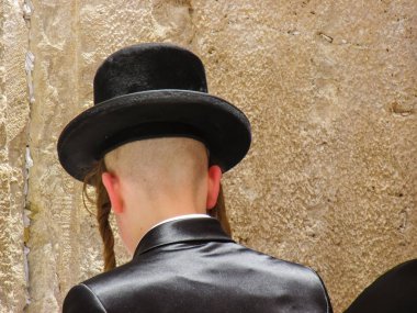 Kudüs İsrail 21 Mayıs 2018 görünümü bir bilinmeyen dini Ortodoks Yahudi Kudüs'ün eski şehri batı duvarı önünde dua