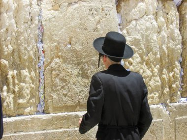 Kudüs İsrail 21 Mayıs 2018 görünümü bir bilinmeyen dini Ortodoks Yahudi Kudüs'ün eski şehri batı duvarı önünde dua